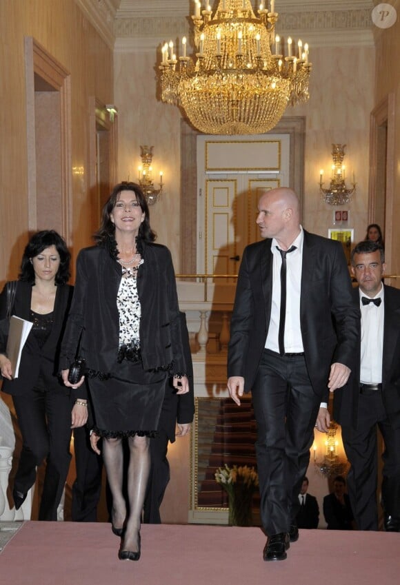 Caroline de Monaco se rend au Théâtre de La Fenice, à Venise, pour admirer le ballet Cendrillon, chorégraphié par Jean-Christophe Maillon, qui l'accompagne. 28 avril 2011