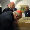 Le corps du Pape Jean-Paul II, exhumé au Vatican, le 20 avril 2011, en vue de sa béatification.