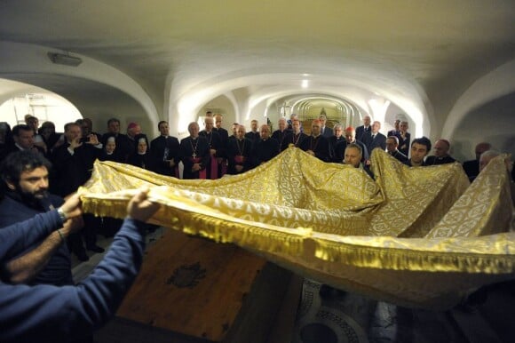 Le corps du Pape Jean-Paul II, exhumé au Vatican, le 20 avril 2011. Sa béatification aura lieu le 1er mai 2011.