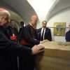 Le corps du Pape Jean-Paul II, exhumé au Vatican, le 20 avril 2011.