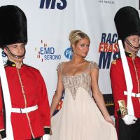 Paris Hilton se prend pour la belle Kate Middleton devant un parterre de stars !