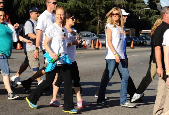 La sublime Heidi Klum s'est investie à l'occasion de la marche "5K Walk" organisée en soutien aux Hôpitaux pour Enfants, à Los Angeles, le 30 avril 2011.
