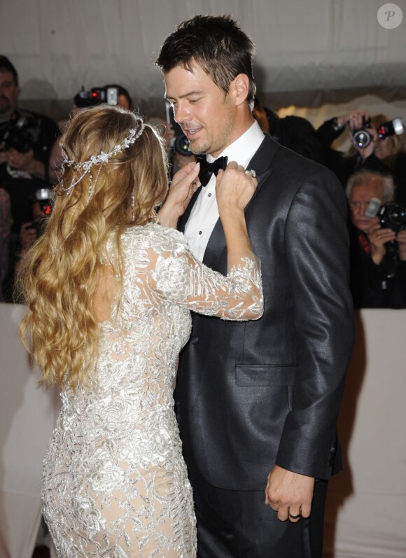 Fergie et son mari Josh Duhamel lors du MET Ball organisé à New York le 2 mai 2011
