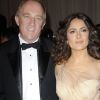 Salma Hayek divine en Alexander McQueen, a fait sensation au bras de son époux François-Henri Pinault lors du MET Ball à New York le 2 mai 2011