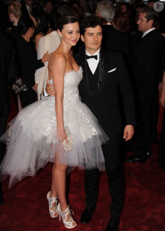Les jeunes parents Miranda Kerr et Orlando Bloom, amoureux comme jamais, ont illuminé le MET Ball de New York le 2 mai 2011