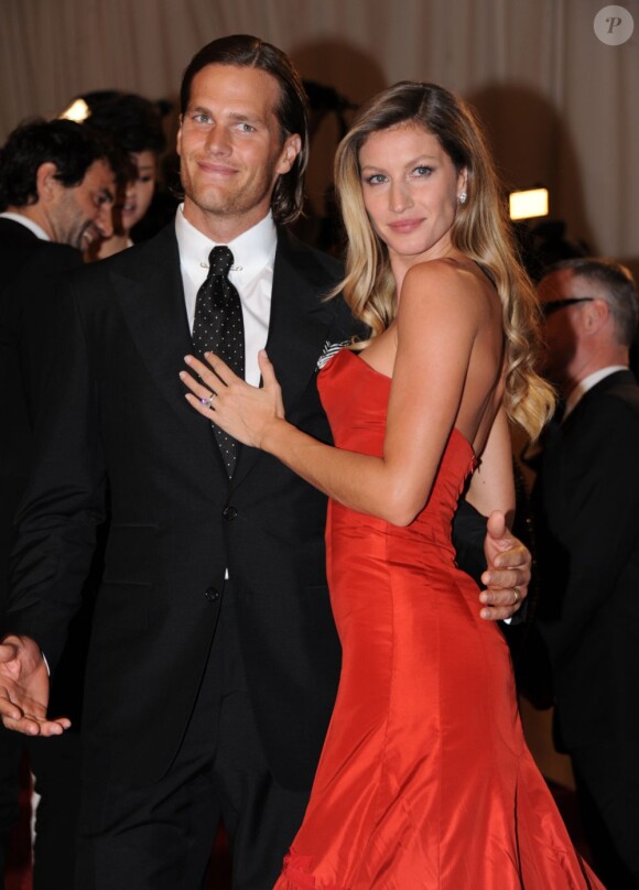 Tom Brady et Gisele Bündchen, glamour à souhait pout le MET Ball de New York le 2 mai 2011