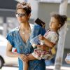 Halle Berry et son adorable fillette Nahla lors d'une virée shopping à Beverly Hills. Le 3 mai 2011