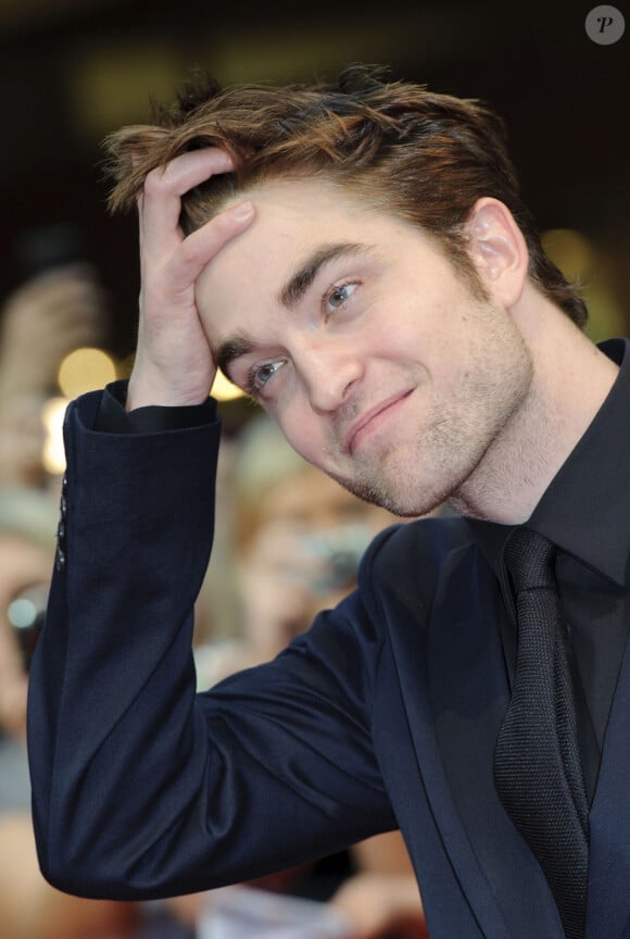 Robert Pattinson lors de l'avant-première à Londres du film De l'eau pour les éléphants le 3 mai 2011
