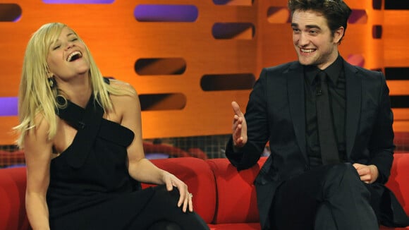 Robert Pattinson et Reese Witherspoon, entre fous rires et décolleté vertigineux