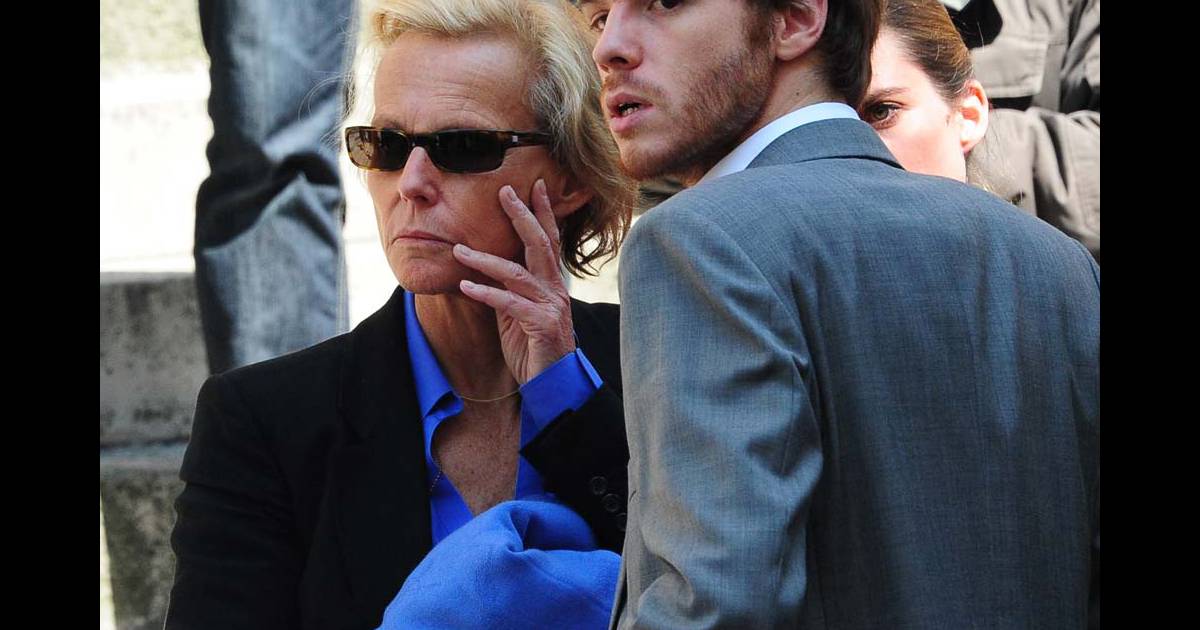 Christine Ockrent Et Son Fils Alexandre Kouchner Assistent Au Dernier Hommage Rendu A Marie France Pisier En L Eglise Saint Roch A Paris Le 5 Mai 2011 Purepeople