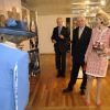 La reine Beatrix et la princesse Maxima des Pays-Bas ont découvert avec beaucoup d'attention l'exposition 'Maxima, 10 ans aux Pays-Bas' à Apeldoorn, Pays-Bas, le 7 mai 2011.