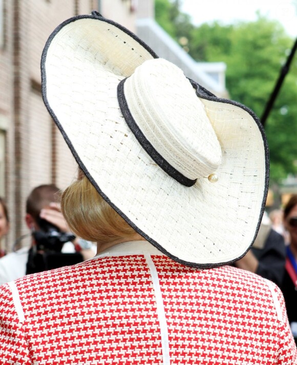 La princesse Maxima des Pays-Bas arborait un sublime chapeau, à l'ouverture de l'exposition 'Maxima, 10 ans aux Pays-Bas' à Apeldoorn, Pays-Bas, le 7 mai 2011.