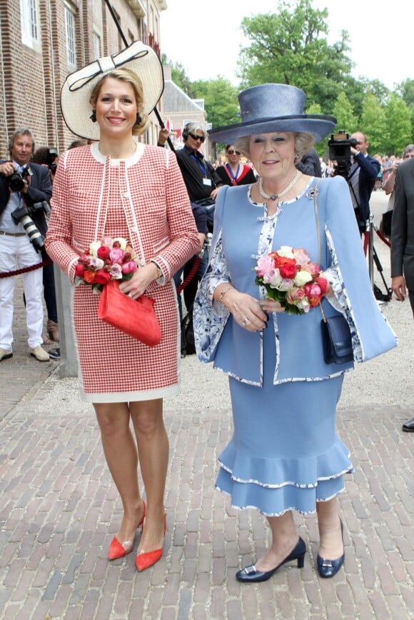 La reine Beatrix et la princesse Maxima des Pays-Bas étaient sur leur 31 pour l'ouverture de l'exposition 'Maxima, 10 ans aux Pays-Bas' à Apeldoorn, Pays-Bas, le 7 mai 2011.