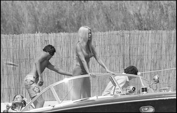 Brigitte Bardot et Gunter Sachs à Saint-Tropez en 1967.