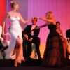 La cérémonie d'ouverture du 64e festival de Cannes le 11 mai 2011 : Mélanie Laurent et  Uma Thurman swinguent sur la musique de Jamie Cullum