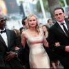Diane Kruger est plus belle que jamais dans sa robe Calvin Klein aux bras de son amoureux Joshua Jackson sur le tapis rouge de Cannes le 12 mai 2011.