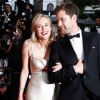 Diane Kruger est plus belle que jamais dans sa robe Calvin Klein aux bras de son amoureux Joshua Jackson sur le tapis rouge de Cannes le 12 mai 2011.