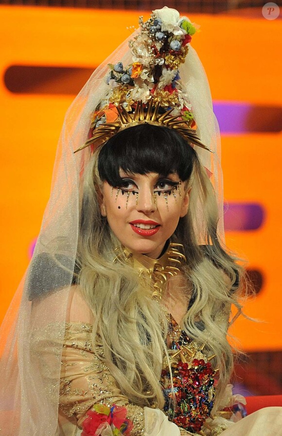 Lady Gaga est l'invitée du Graham Norton Show sur la BBC, émission enregistrée à Londres, le 12 mai 2011.