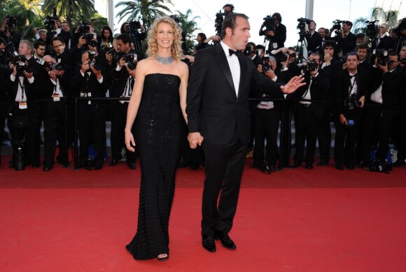 Alexandra Lamy et Jean Dujardin amoureux lors de la présentation du film The Artist, de Michel Hazanavicius, le 15 mai 2011. 64e festival de Cannes
