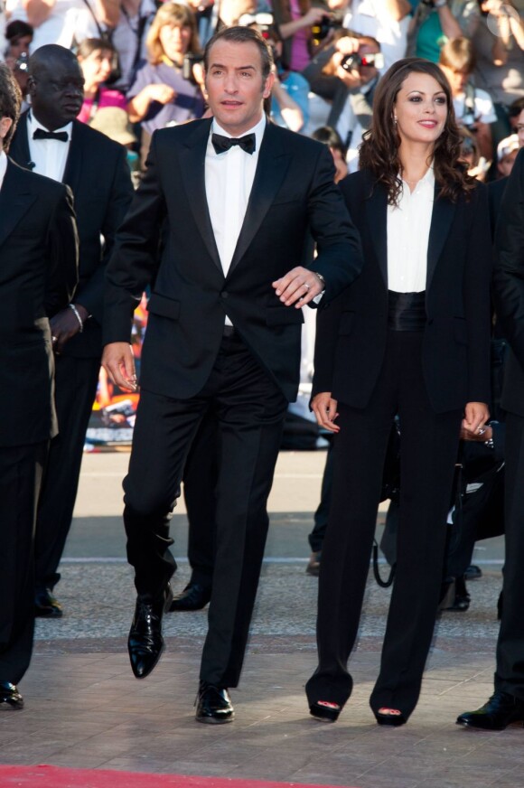 Bérénice Bejo et Jean ont effectué quelques pas de danse lors de la projection de The Artist, le 15 mai 2011, à Cannes.
