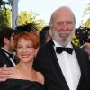 Jean-Pierre Marielle et son épouse Agathe Natanson lors de la projection du documentaire "Belmondo, itinéraire...", le 17 mai 2011, dans le cadre du 64e festival de Cannes.