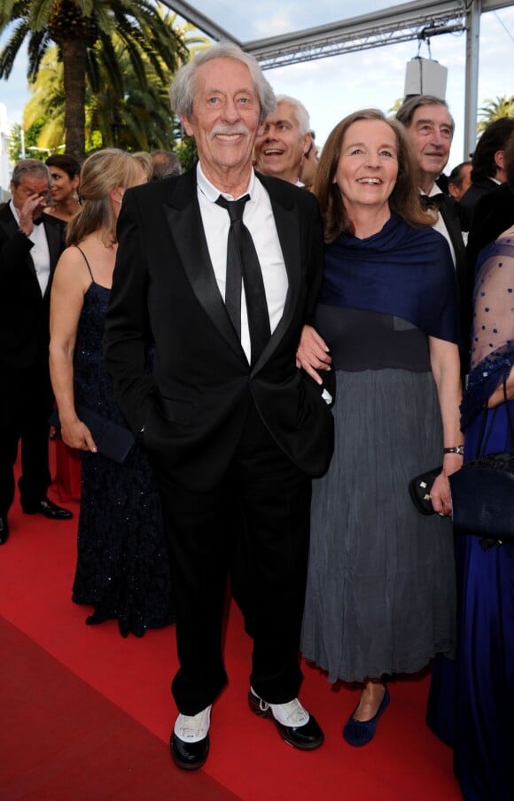 Jean Rochefort et sa femme Françoise Vidal lors de la projection du documentaire "Belmondo, itinéraire...", le 17 mai 2011, dans le cadre du 64e festival de Cannes.