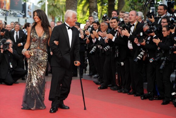 Barbara Gandolfi et Jean-Paul Belmondo lors de la projection du documentaire "Belmondo, itinéraire...", le 17 mai 2011, dans le cadre du 64e festival de Cannes.