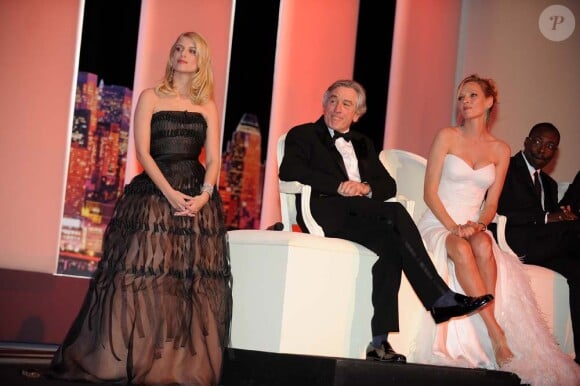 Mélanie Laurent, Robert de Niro et Uma Thurman, cérémonie d'ouverture du 64e festival de Cannes, le 11 mai 2011.