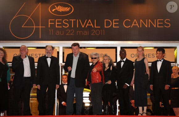 L'équipe du film lors de la projection du film Le Havre au festival de Cannes le 18 mai 2011
