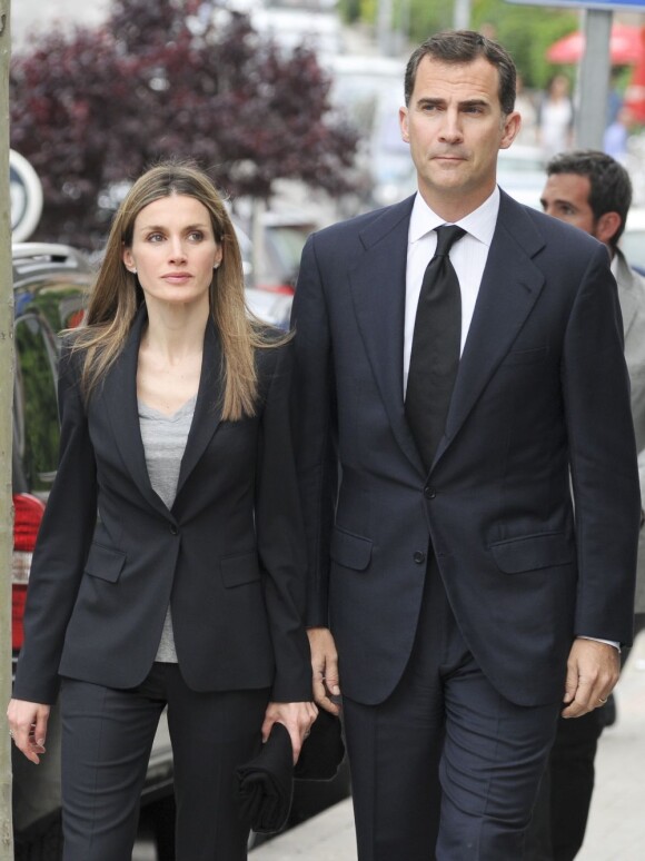 Letizia et Felipe d'Espagne, avec la famille royale lors des funérailles du neveu du roi Juan Carlos, à Madrid, le 18 mai 2011