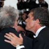 PEdro Almodovar et Antonio Banderas lors de la présentation du film La Piel que Habito au festival de Cannes le 19 mai 2011