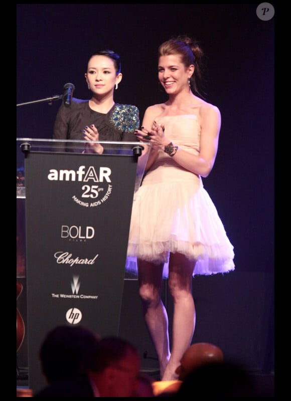 Charlotte Casiraghi et Zhang Ziyi lors du gala de l'amfAR au Cap d'Antibes le 19 mai 2011