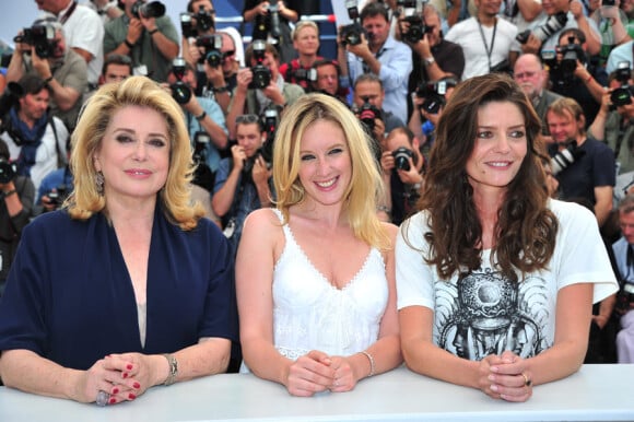 Catherine Deneuve, Ludivine Sagnier et Chiara Mastroianni lors du photocall du film Les Bien-aimés au festival de Cannes le 21 mai 2011