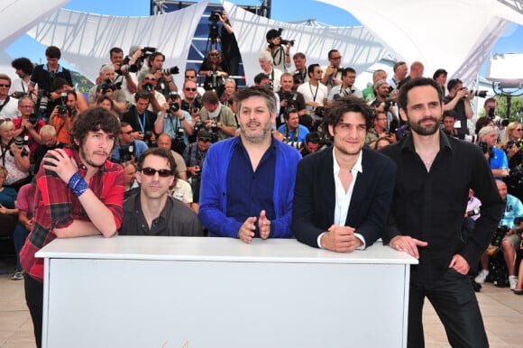 Paul Schneider, Christophe Honore, Louis Garrel et Rasha Bukvic lors du photocall du film Les Bien-aimés au festival de Cannes le 21 mai 2011