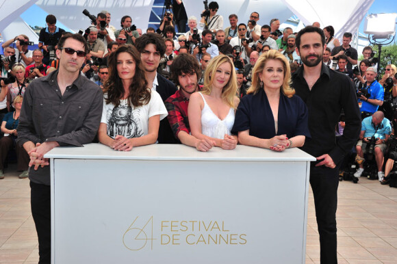 Paul Schneider, Chiara Mastroianni,Louis Garrel, Ludivine Sagnier, Catherine Deneuve et Rasha Bukvic lors du photocall du film Les Bien-aimés au festival de Cannes le 21 mai 2011