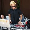 Un DJ met l'ambiance durant l'anniversaire de Christian Audigier dans son ranch de Topanga Canyon à Malibu le samedi 21 mai 2011