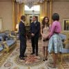 Le 24 mai 2011, à l'occasion de la visite officielle de Barack et Michelle Obama à Londres, le prince William et sa femme Catherine, duchesse de Cambridge, effectuaient leur première apparition officielle depuis le mariage du 29 avril et leur retour de lune de miel.
Catherine, extrêmement élégante, est apparue toujours aussi mince...