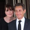Carla-Bruni Sarkozy (enceinte) et son époux Nicolas Sarkozy sur le perron du Ciro's, à Deauville, le 26 mai 2011.