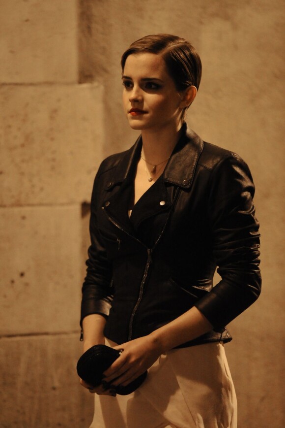 Emma Watson sur le tournage d'une publicité Lancôme à Paris, le 15 mars 2011.