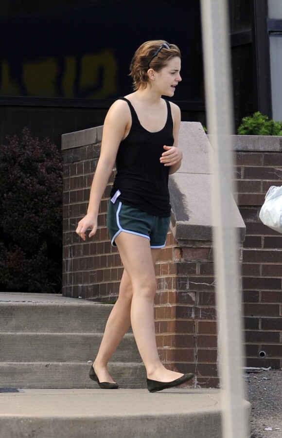 À New York le 27 mai 2011, Emma Watson portait un short et un débardeur porté à l'envers, loin des tenues glamour qu'elle arbore sur le tapis rouge !