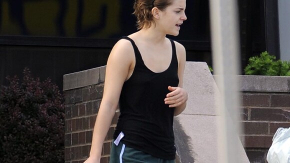 Emma Watson se laisse aller et porte ses vêtements à l'envers !