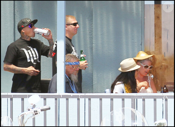 Pink, très enceinte, déjeune avec son mari Carey Hart et quelques amis, à Malibu le 28 mai 2011.