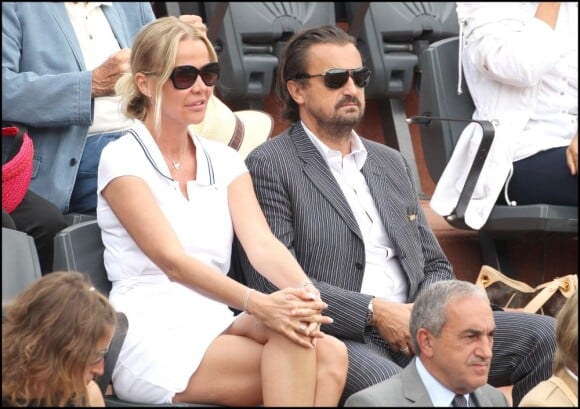 Henri Leconte et son épouse Florentine au tournoi de Roland-Garros, le lundi 30 mai 2011.