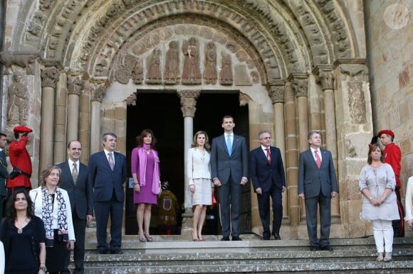 Comme chaque année, Felipe et Letizia d'Espagne rendent hommage aux rois de Navarre au monastère de Leyre, le 31 mai 2011