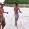 Jonathan et Sofiane à la plage dans Les Anges de la télé-réalité : Miami Dreams le jeudi 2 juin sur NRJ 12