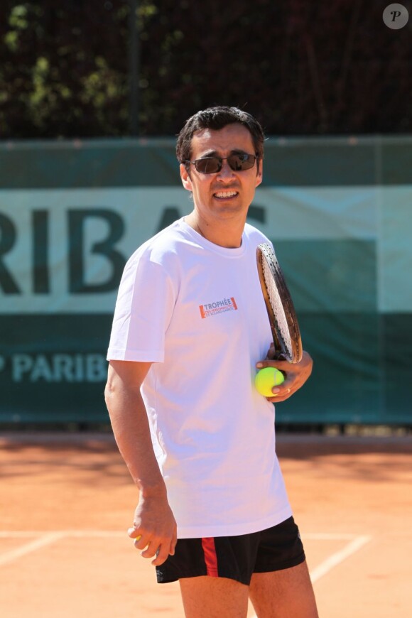 Olivier Galzy garde le sourire ! Même s'il a été éliminé en 1/4 de finale du  Trophée des Personnalités organisé par Framboise Holtz à  Roland Garros,  le 1er juin 2011