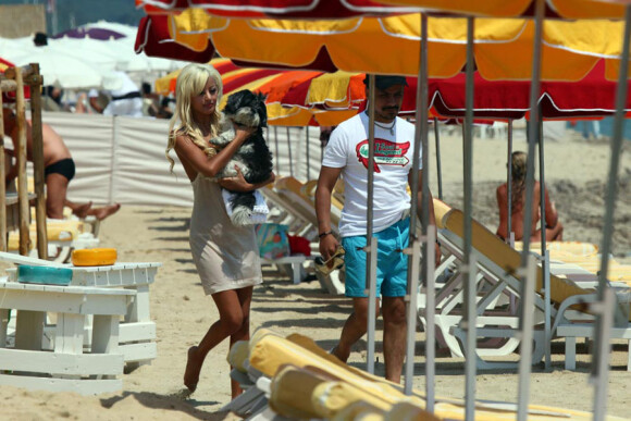 Zahia Dehar et Enzo à Saint Tropez en juillet 2010