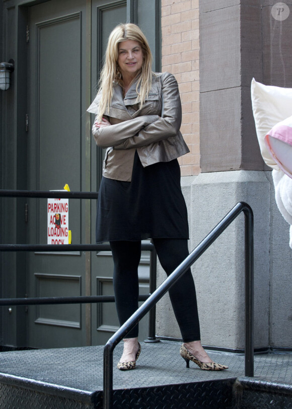 Kirstie Alley chez elle à New York, le 28 mai 2011. Elle regarde son nouveau voisin s'installer !