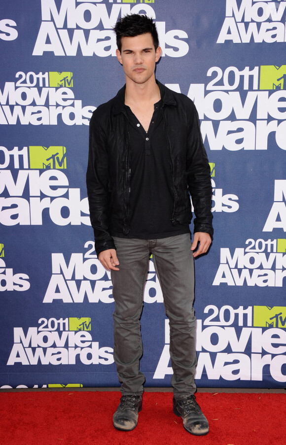 Taylor Lautner lors des MTV Movie Awards qui se sont tenus au Gibson Theatre de Los Angeles, le 5 juin 2011.