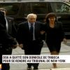 Dominique Strauss-Kahn arrive au tribunal pénal de New York en  compagnie de son épouse Anne Sinclair, le 6 juin 2011. Il s'est fait huer par la foule.  Des femmes de ménage ont scandé "Honte à toi". Vidéo BFM TV.